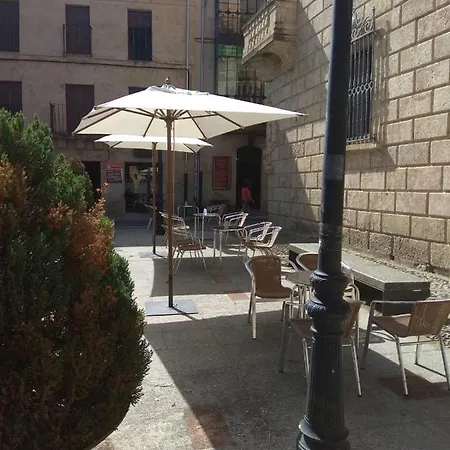 Konukevi Casa Turistica Plaza Del Conde *