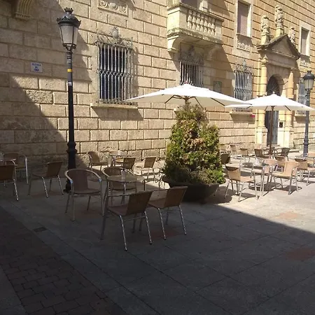 Casa Turistica Plaza Del Conde Konukevi *