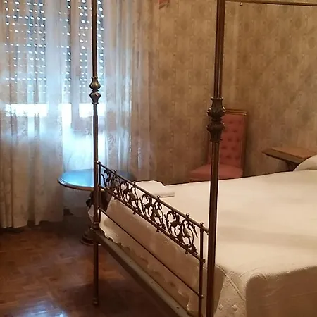 Konukevi Casa Turistica Plaza Del Conde Ciudad-Rodrigo